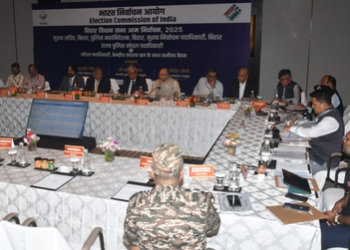 CEC reviews Bihar polls, aims to curb money and muscle power