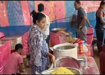 Food Dept seizes unsafe items in surprise Diwali Mela inspection