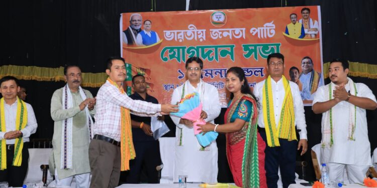 CM welcomes 1,406 voters from 375 families in BJP