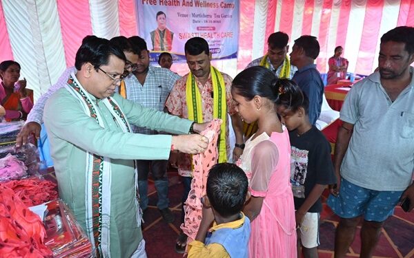 Minister Tinku Roy Promotes ‘Vocal for Local’, Supports Artisans Ahead of Diwali