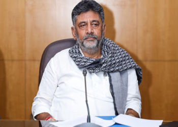 DK Shivakumar Urges Support for Tejashwi Yadav, Appeals Firms to Grant Paid Leave for Bihari Voters