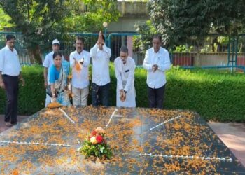 Congress Pays Tribute to Jawaharlal Nehru on 136th Birth Anniversary in Agartala