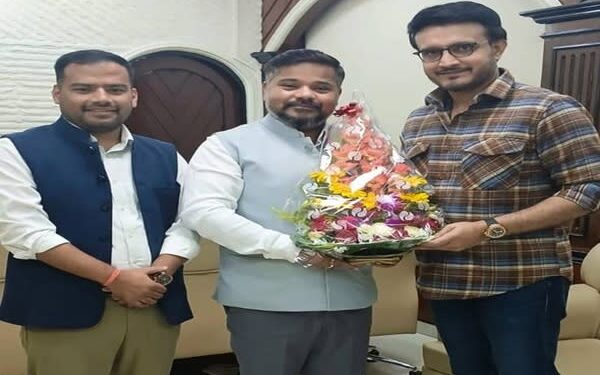 Sushanta Chowdhury meets Ganguly, invites him to Promo Fest