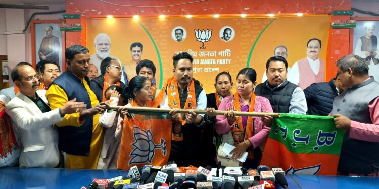 Leaders from Motha and IPFT Join BJP, 72 Families Switch Allegiance in Tripura