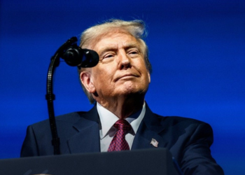 Trump Steps Up Pressure on Denmark Over Greenland, Citing Russian Threat and Tariff Leverage