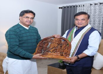 Assam, Tripura CMs meet to discuss roads and power ties