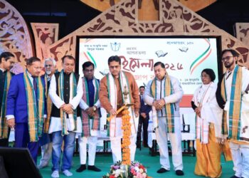 Books help people move from darkness to light: CM