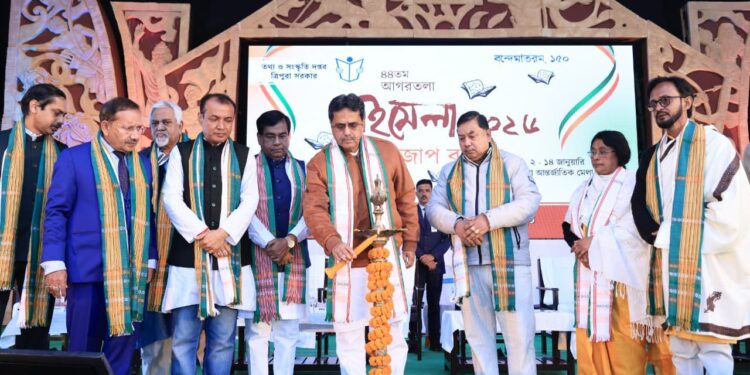 Books help people move from darkness to light: CM