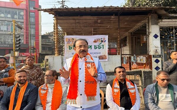 Rajib Bhattacharjee hosts ‘Chai Pe Charcha’ in Banamalipur