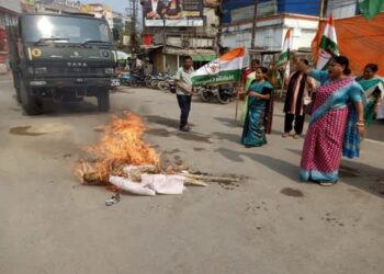 Tripura Mahila Congress Protests Gurugram Assault, Burns Amit Shah’s Effigy in Agartala