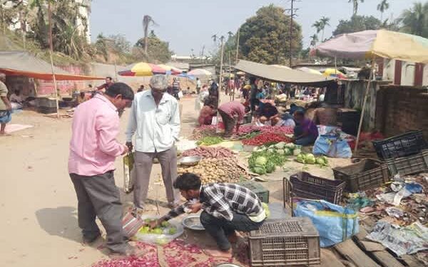Kalyanpur Remains Unaffected by Strike, Residents Prioritise Normalcy