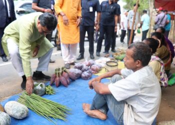 CM Manik Saha reaches out to tribal vendors ahead of polls