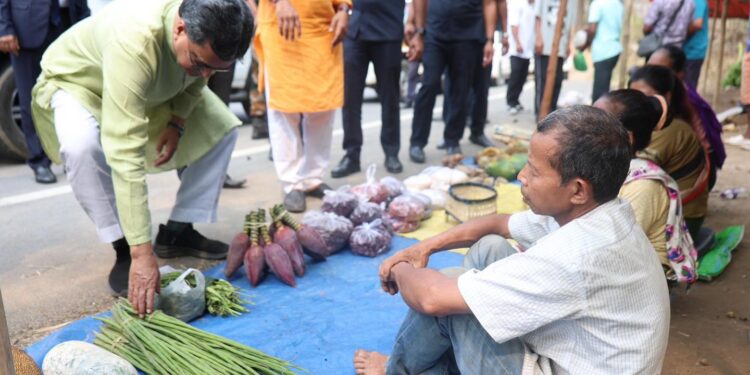 CM Manik Saha reaches out to tribal vendors ahead of polls
