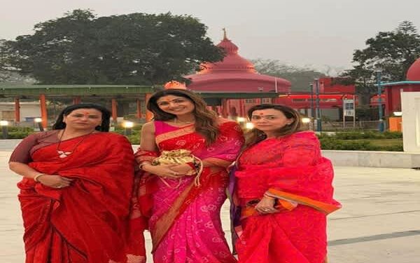 Shilpa Shetty Visits Tripureshwari Temple, Inspires Devotees