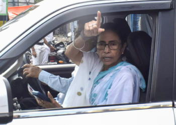 Mamata Banerjee Trails in Bhabanipur as BJP Extends Lead in Bengal