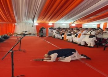 PM Modi Bows to ‘Jana Shakti’ as Suvendu Adhikari Takes Oath as Bengal CM