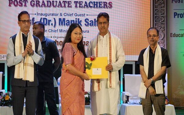 Tripura SHG Women’s Gifts to Delhi CM Win Praise