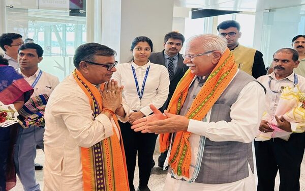 Khattar Reviews Tripura Power Sector, Meets SVANidhi Beneficiaries