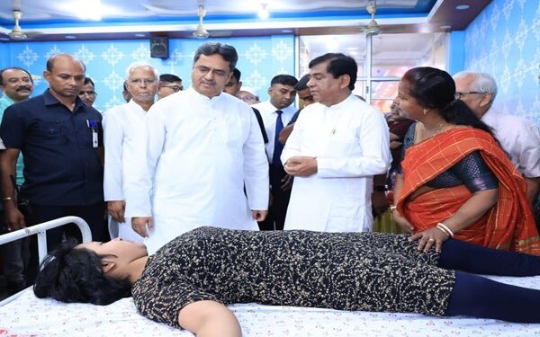CM praises specially-abled woman for blood donation