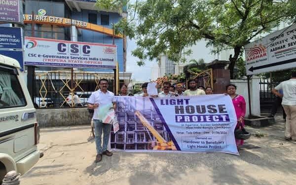 Flat Buyers Protest TUDA Over Light House Project Delay