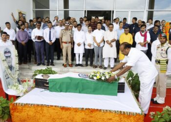 Governor Pays Tribute to Former DGP Anurag