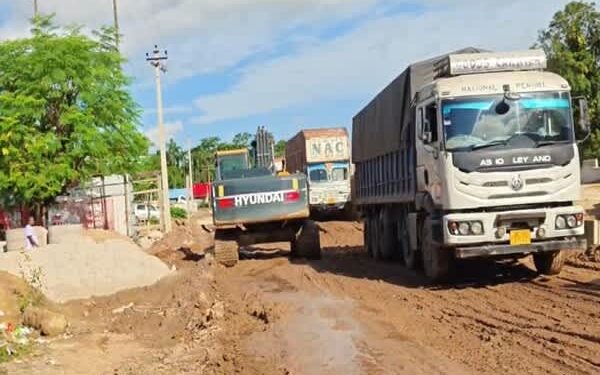 Lorry stuck on NH-08 triggers massive traffic jam in Tripura