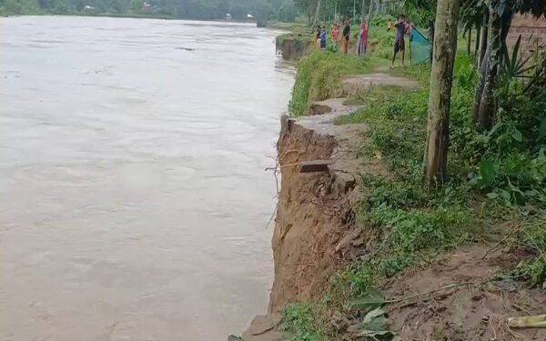 Gomati erosion threatens homes in Melaghar