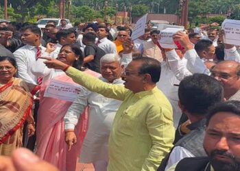 Tripura MP joins NDA protest against Congress
