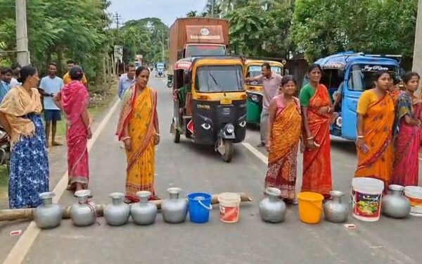 Women block Sonamura–Belonia road over water crisis