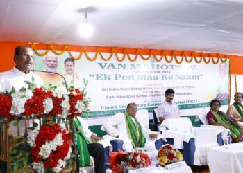 Governor Nallu Joins ‘Ek Ped Maa Ke Naam’ Van Mahotsav