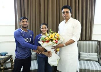 Biplab Deb felicitates CWG judo gold medallist Asmita Dey