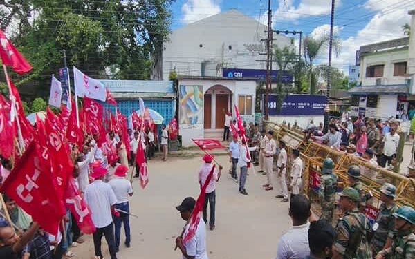 Jitendra Chaudhury targets BJP govt at Jail Bharo stir